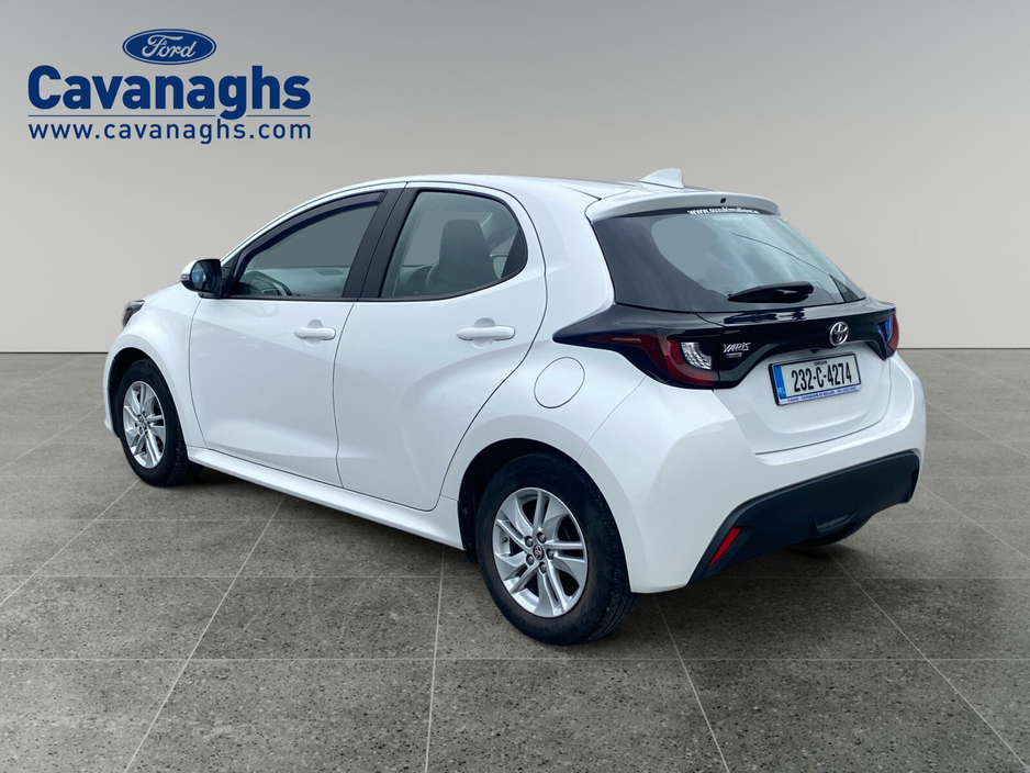 2023 Toyota Yaris - image 3