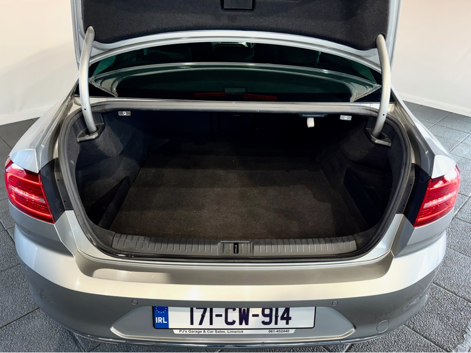 2017 Volkswagen Passat HIGHLINE 1.6 TDI MANUAL 6SPEED FWD 120HP 4DR €18,990