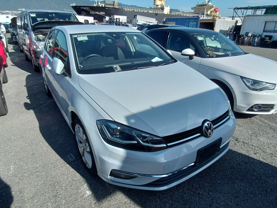 2017 Volkswagen Golf  €17,950