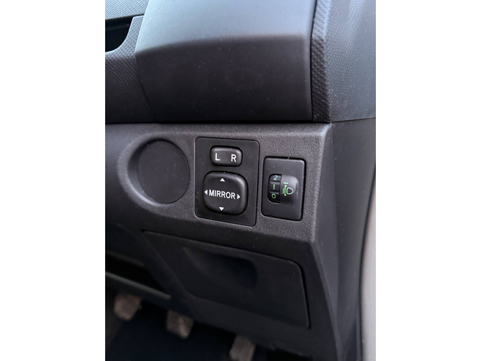 2007 Toyota Yaris - image 16