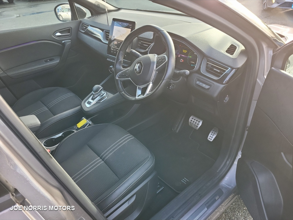 2023 Renault Captur E-TECH ENGINEERED 1.6i HRV AUTO 145HP €27,950