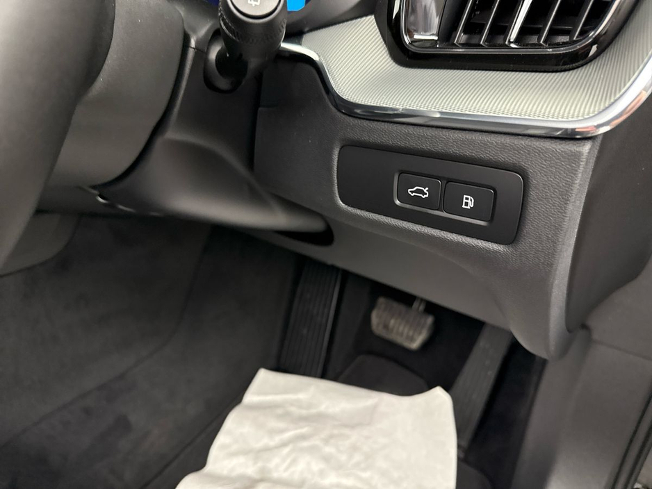 2026 Volvo XC60 - image 24