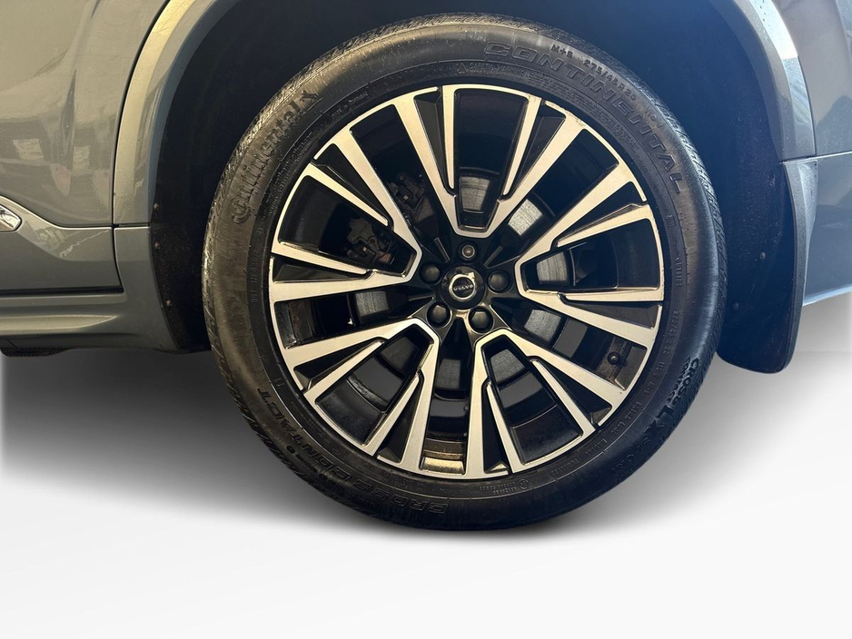 2023 Volvo XC90 - image 5