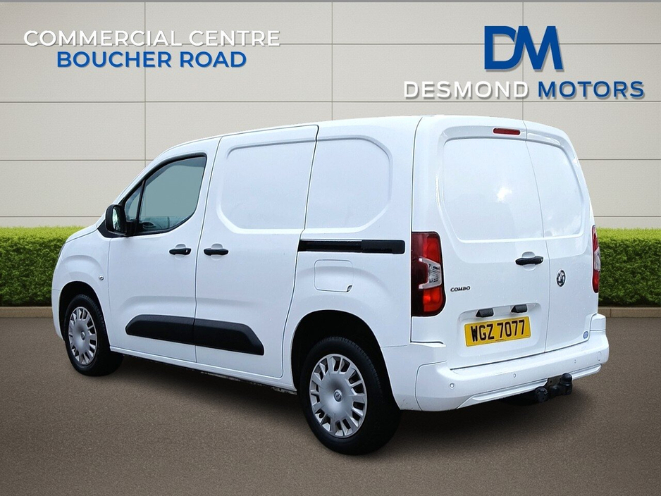 2022 Vauxhall Combo - image 4