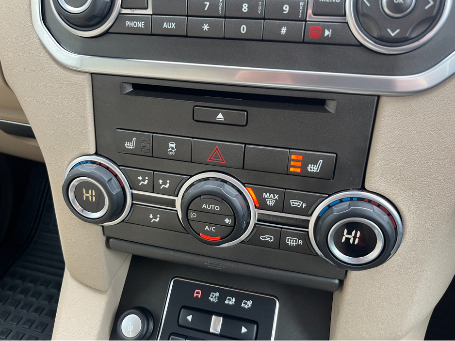 2015 Land Rover Discovery - image 18