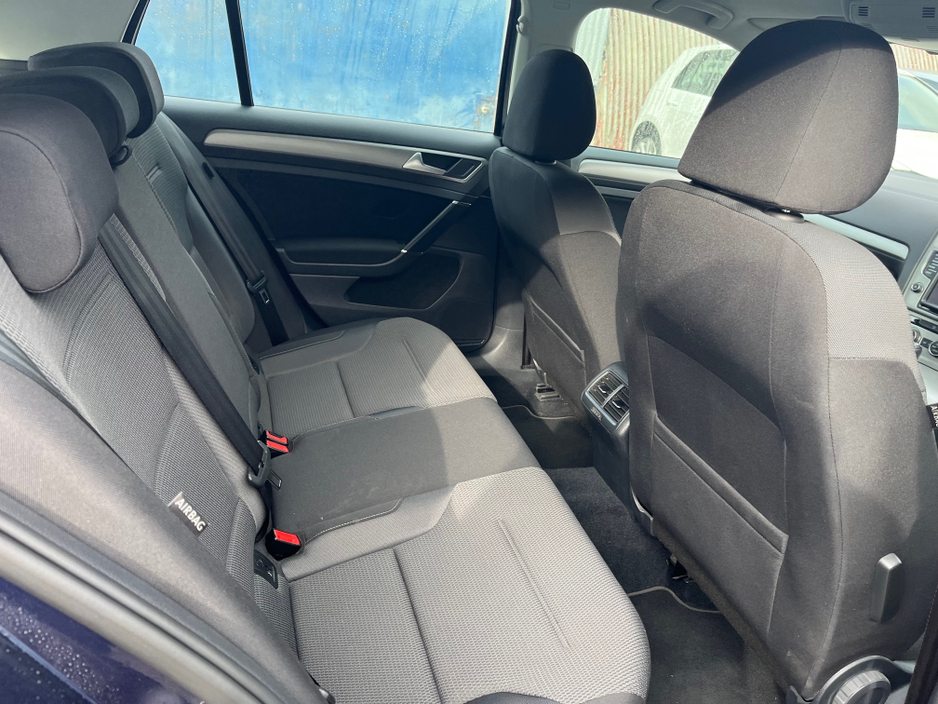 2015 Volkswagen Golf - image 10