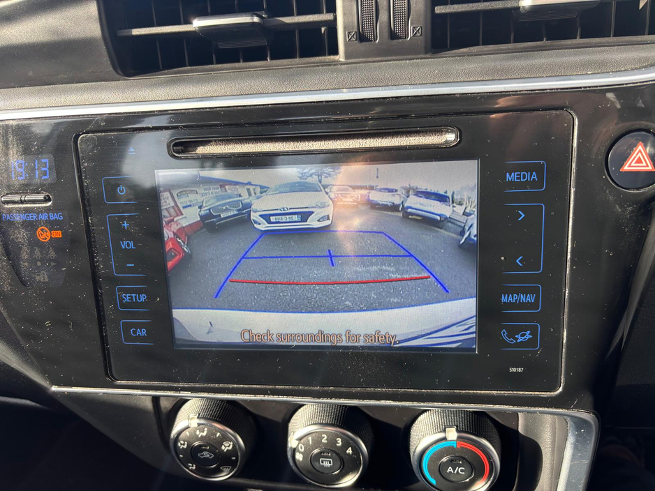 2017 Toyota Corolla - image 4