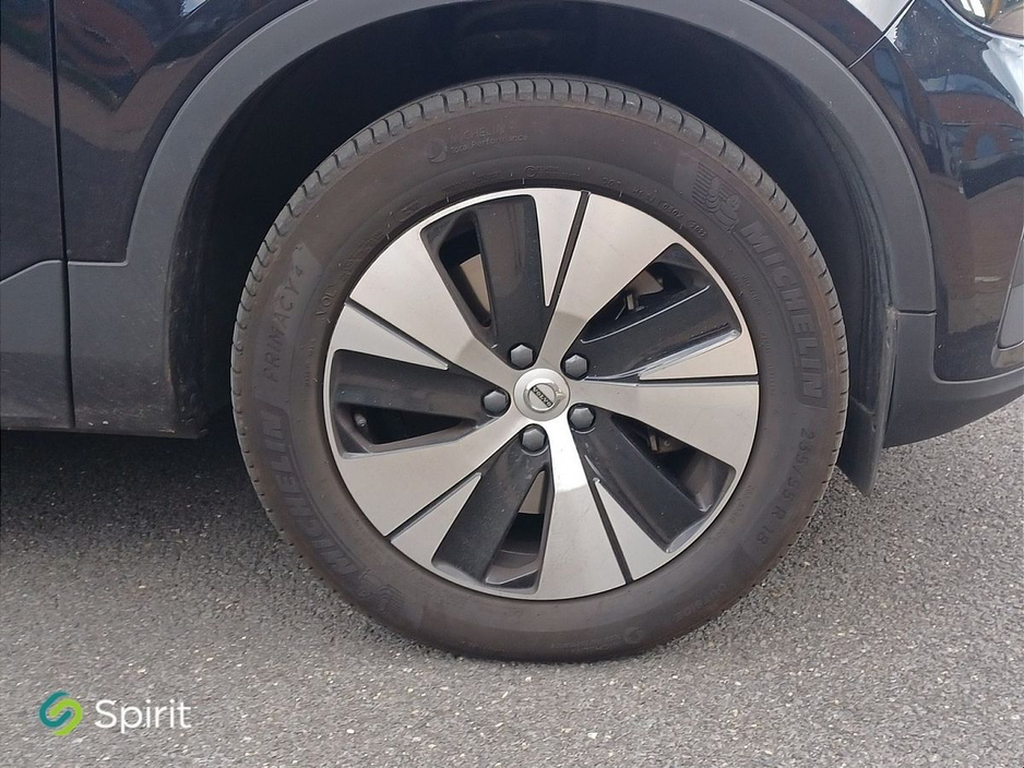 2022 Volvo XC40 - image 9