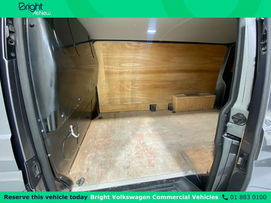 2023 Volkswagen Transporter - image 18