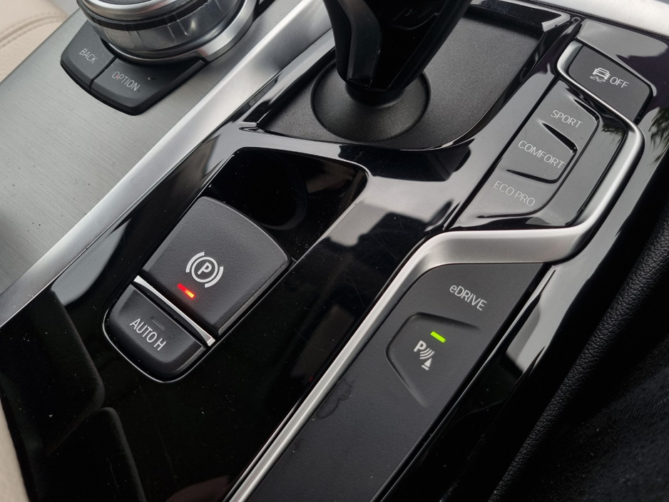 2019 BMW 5 Series - image 28