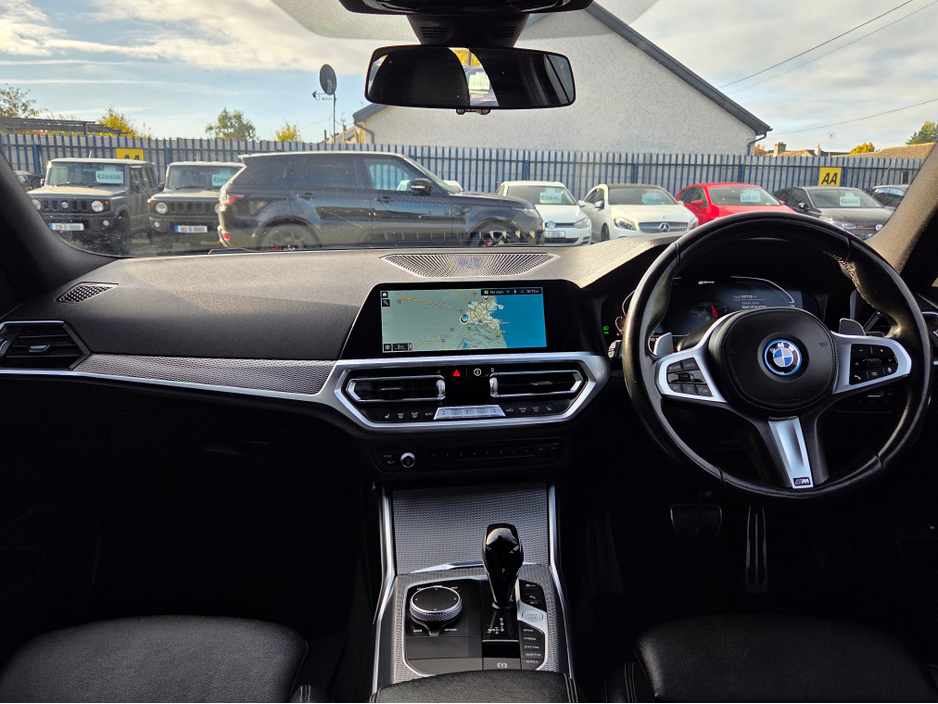 2021 BMW 3 Series - image 11