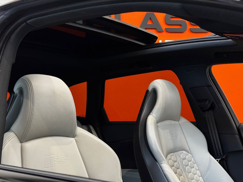 2022 Audi RS4 - image 16