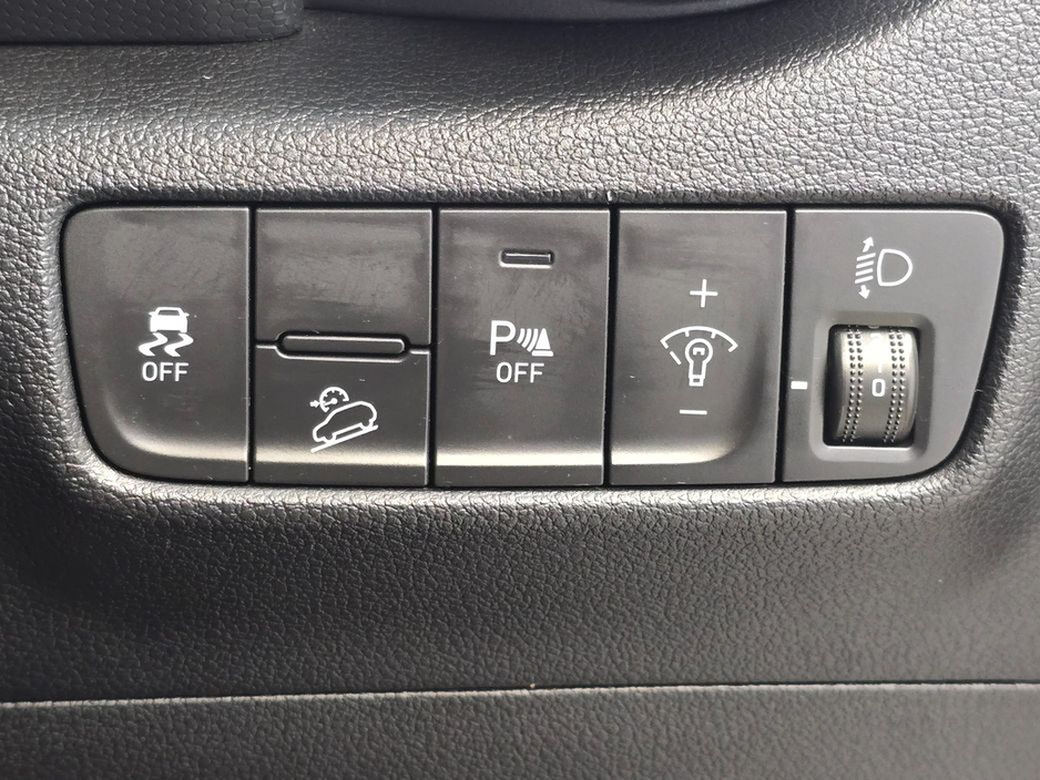 2023 Hyundai Kona - image 21