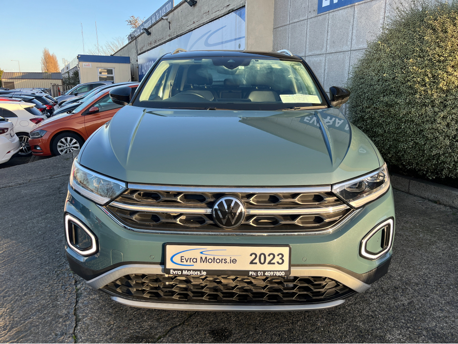 2023 Volkswagen T-Roc AUTOMATIC 2.0 DIESEL //MASSIVE SPEC//FULL LEATHER HEATED SEATS//PANORAMIC GLASS ROOF//LOW MILES// €31,950