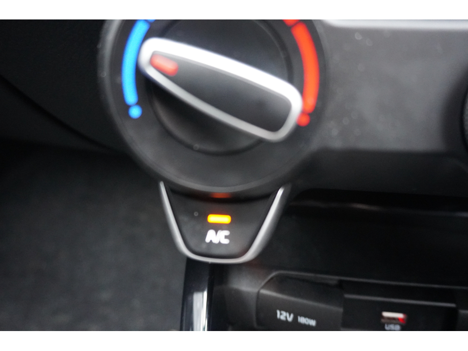 2024 Kia Stonic - image 16