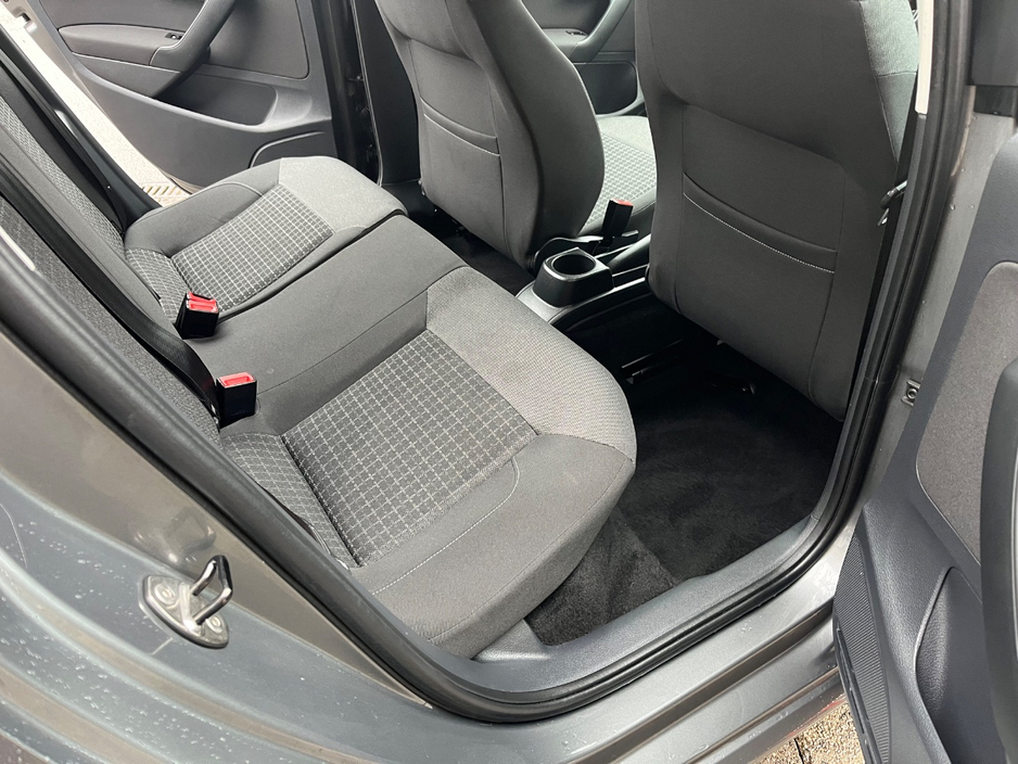 2015 Volkswagen Polo - image 8