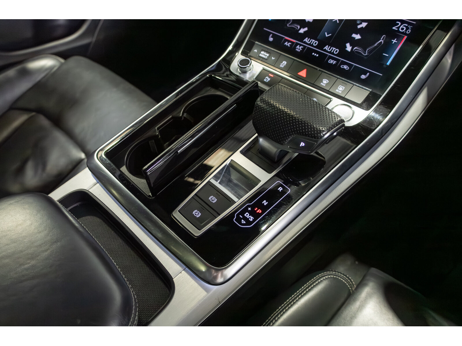 2019 Audi Q8 - image 18