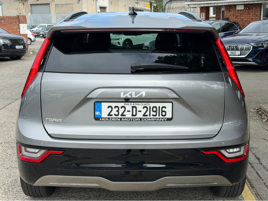 2023 Kia Niro - image 10