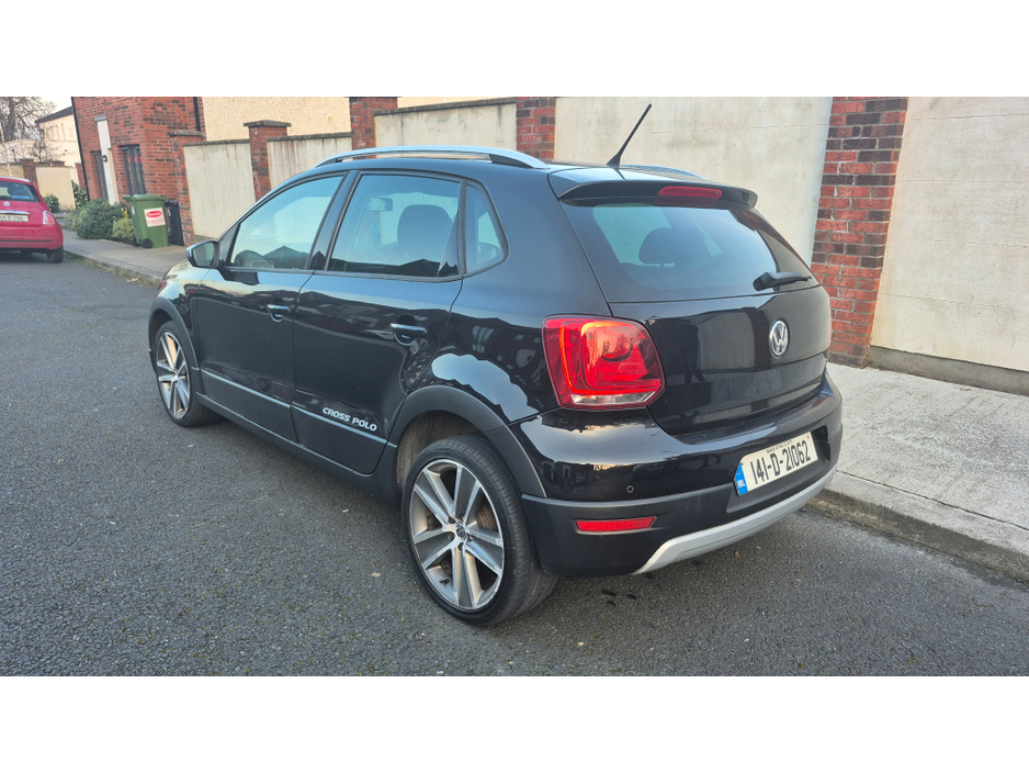 2014 Volkswagen Polo - image 5