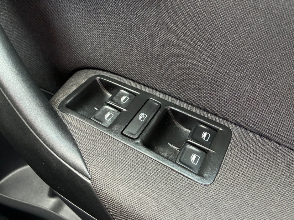 2014 Volkswagen Polo - image 22