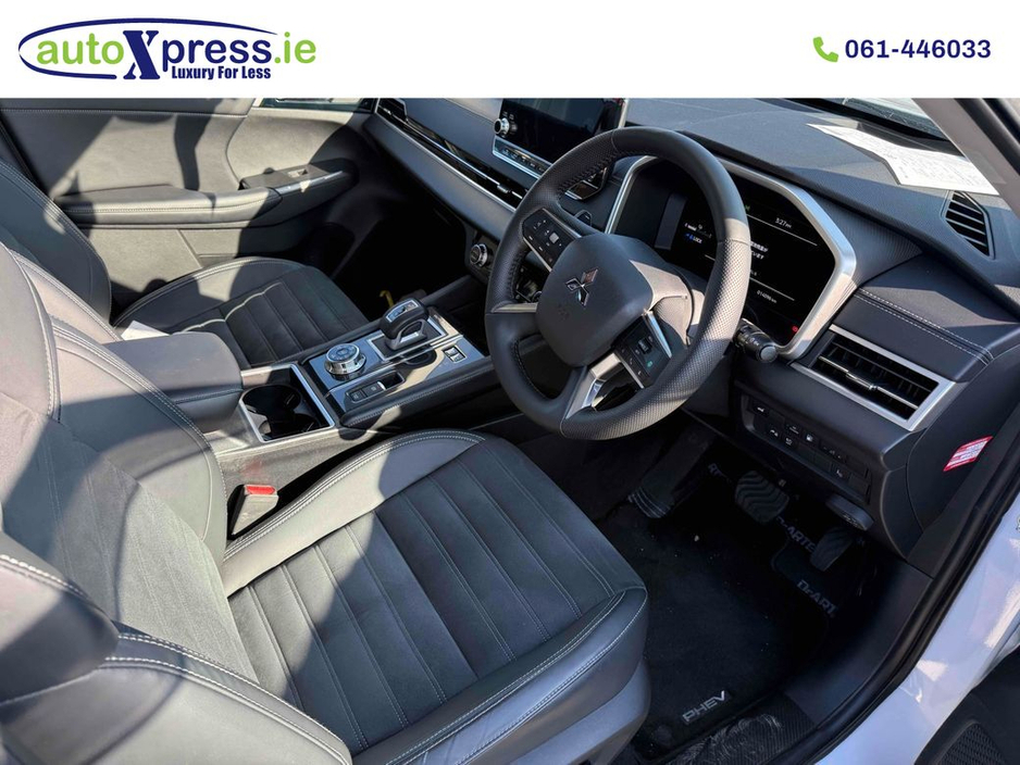 2022 Mitsubishi Outlander - image 2