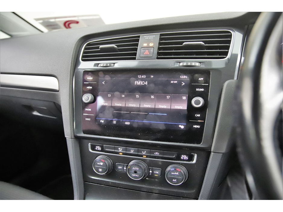 2017 Volkswagen Golf - image 18