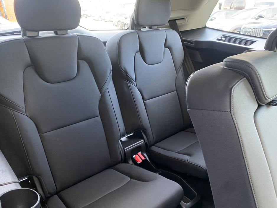 2025 Volvo XC90 - image 13