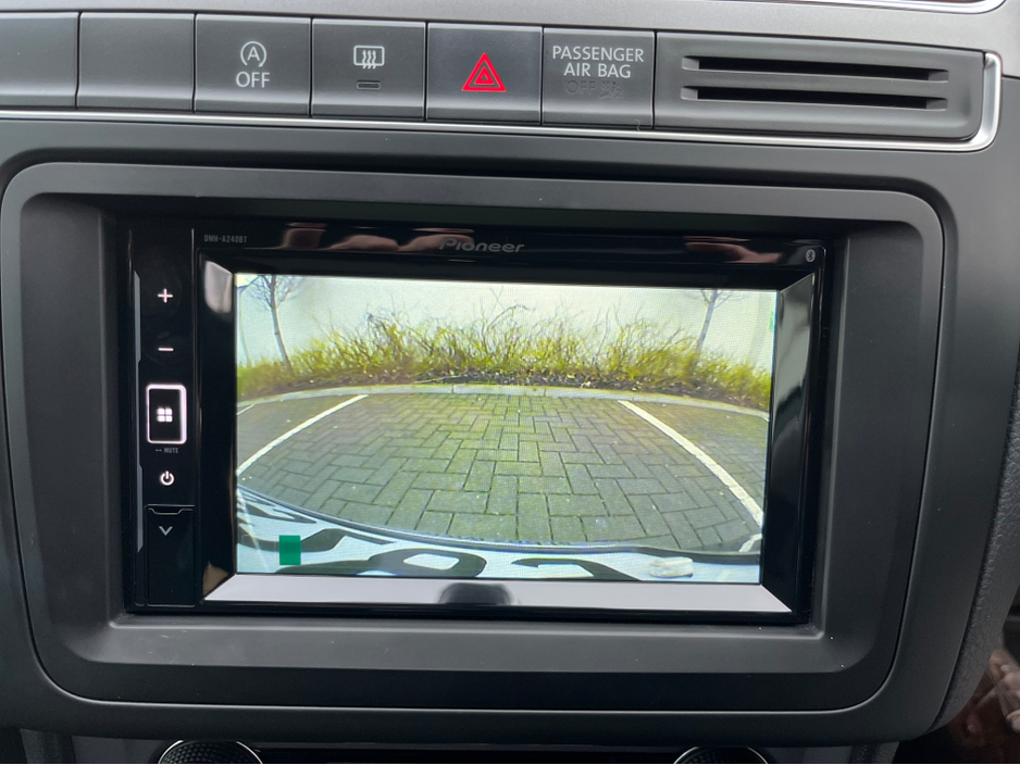 2015 Volkswagen Polo - image 12