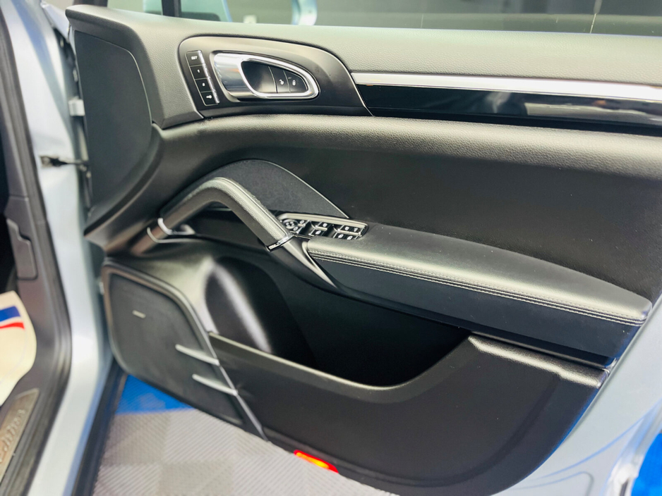 2018 Porsche Cayenne - image 18