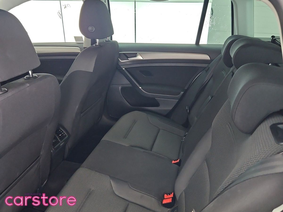 2016 Volkswagen Golf - image 13