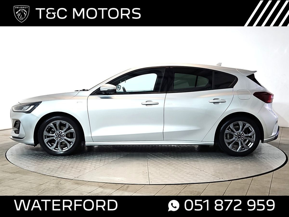 2023 Ford Focus - image 5