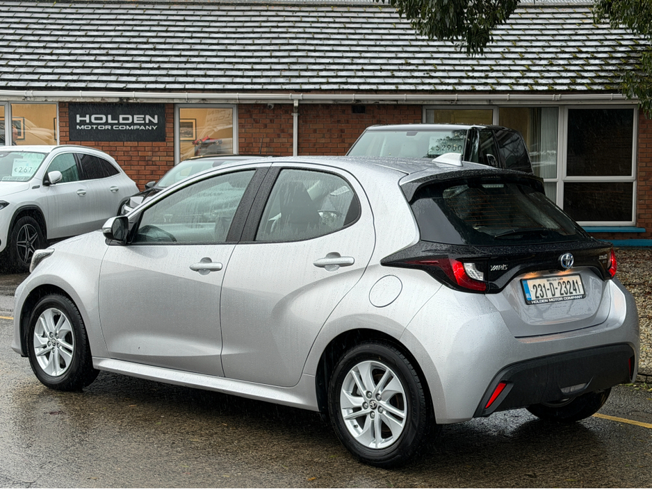 2023 Toyota Yaris 1.5 HYBRID LUNA..rear camera..warranty includedd €16,950