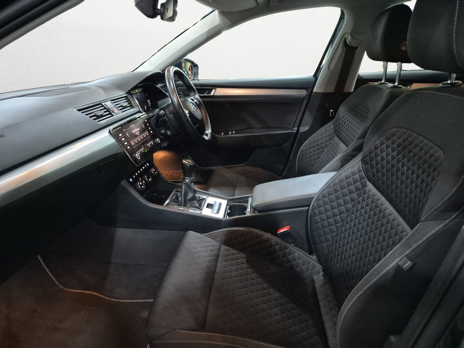 2021 Skoda Superb - image 18