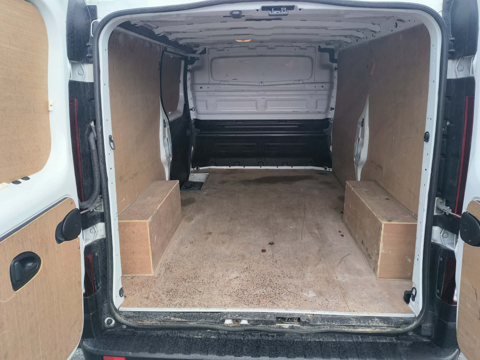 2018 Renault Trafic - image 13