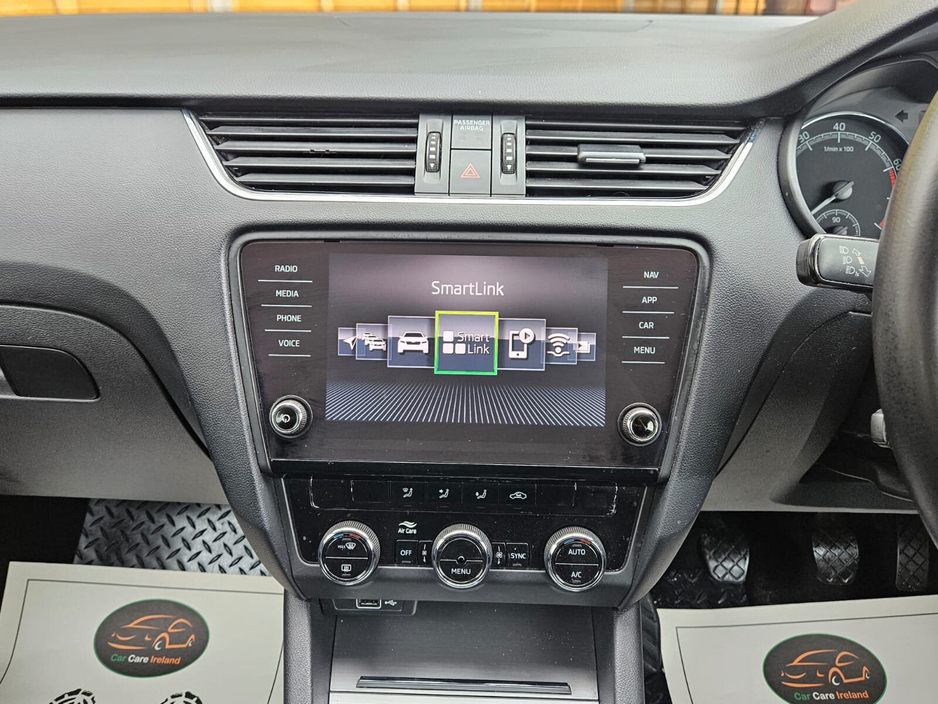 2020 Skoda Octavia - image 26