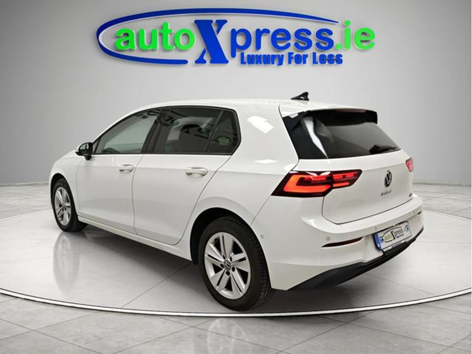 2021 Volkswagen Golf - image 11