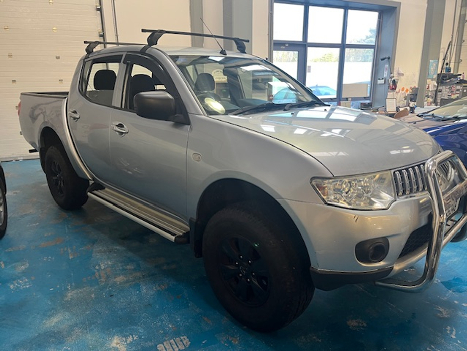 2015 Mitsubishi L200 CREWCAB  LB DCB 4X4 2.5  134BHP €14,950