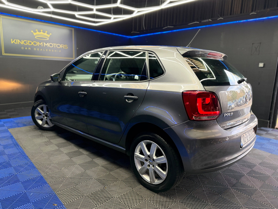 2010 Volkswagen Polo - image 8