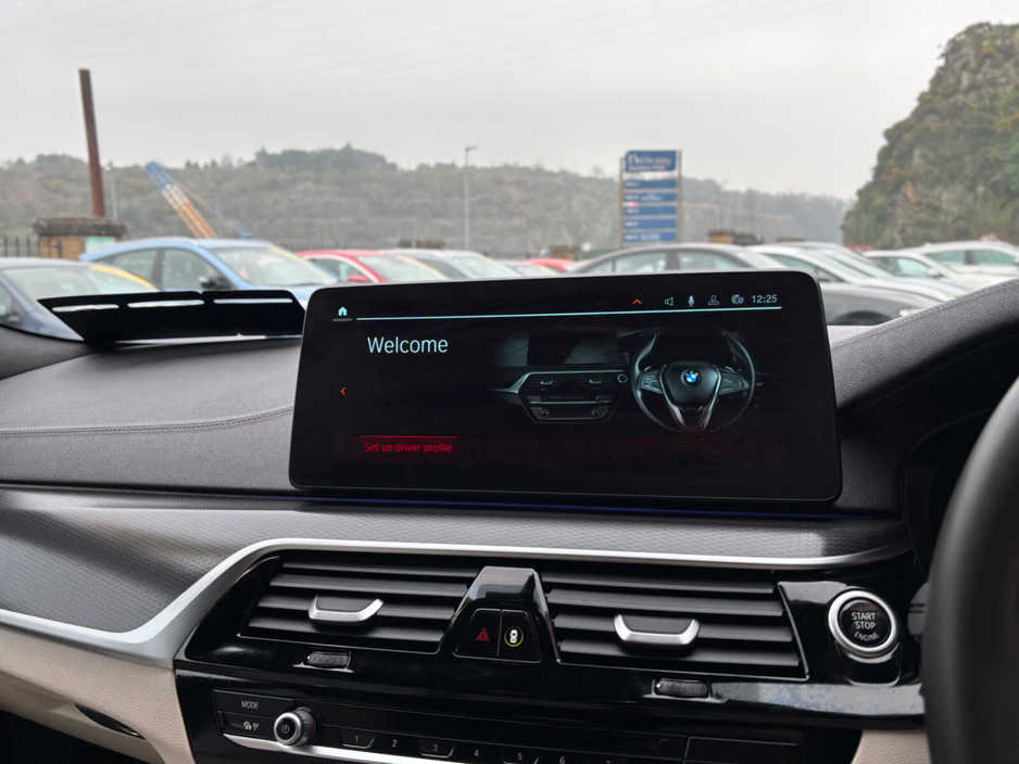 2022 BMW 5 Series - image 15