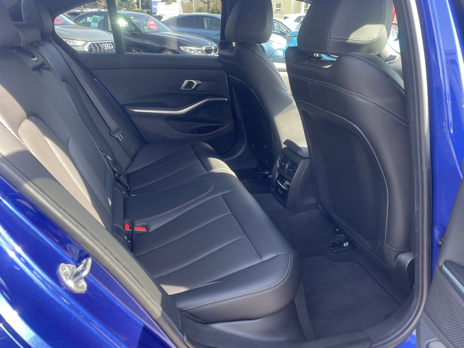 2025 BMW 3 Series - image 13