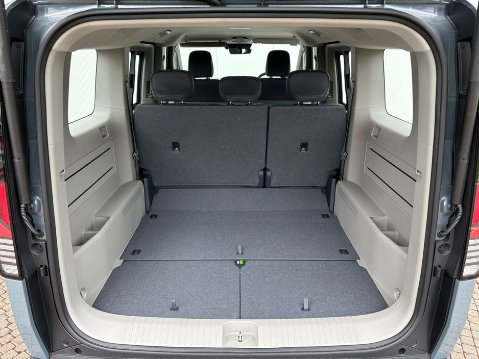 2026 Kia PV5 - image 35