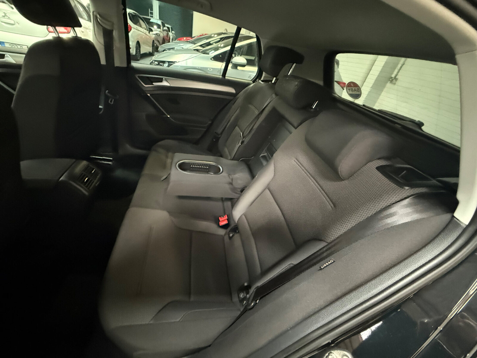 2015 Volkswagen Golf - image 19
