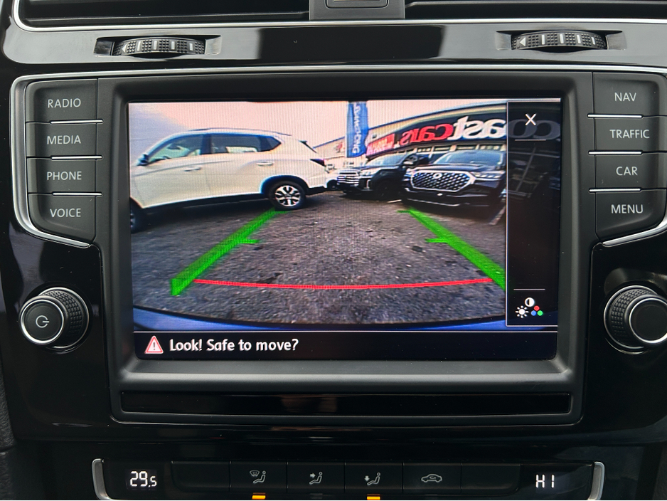 2016 Volkswagen Golf ( 162 REG HI-LINE EDITION PRIVACY GLASS REVERSE CAMERA // PRIVACY GLASS AUTO LOW KLMs €15,750