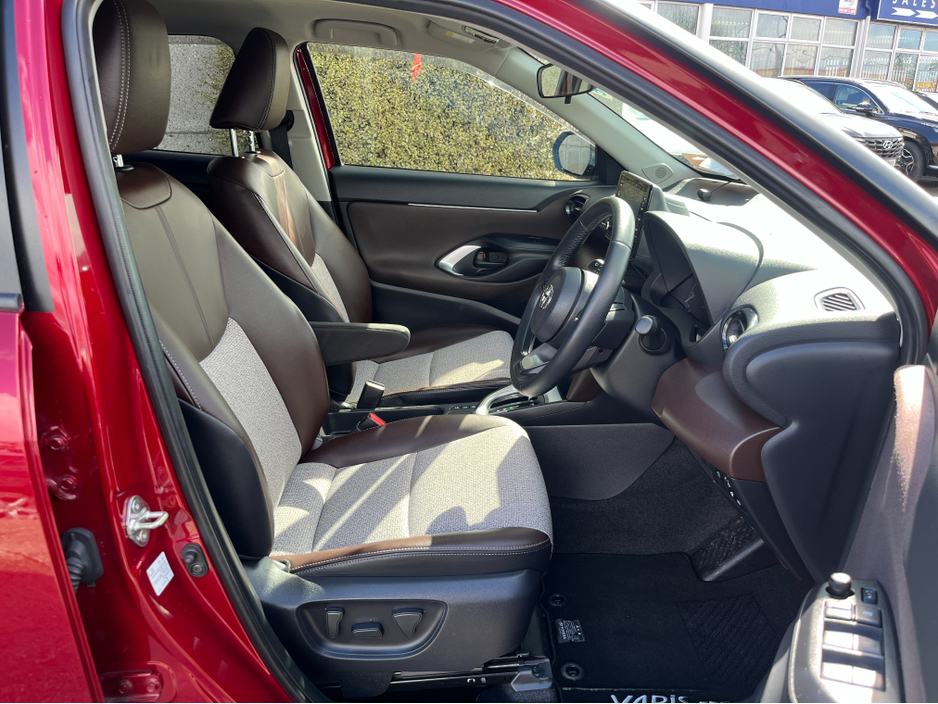 2022 Toyota Yaris Cross - image 10