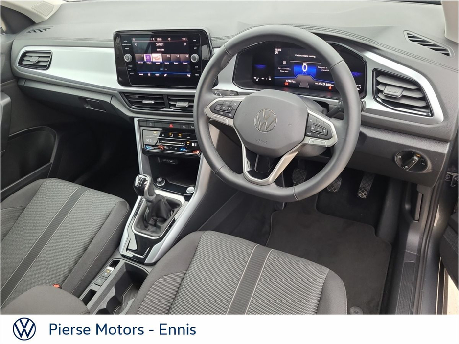 2025 Volkswagen T-Roc - image 2