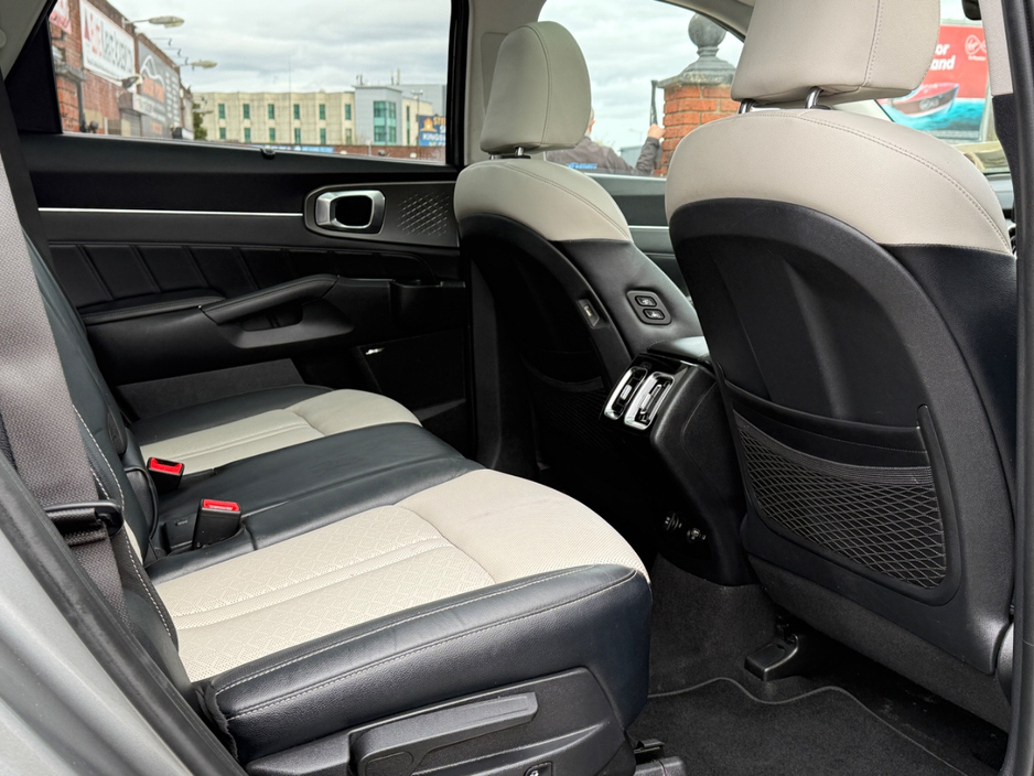 2021 Kia Sorento - image 23