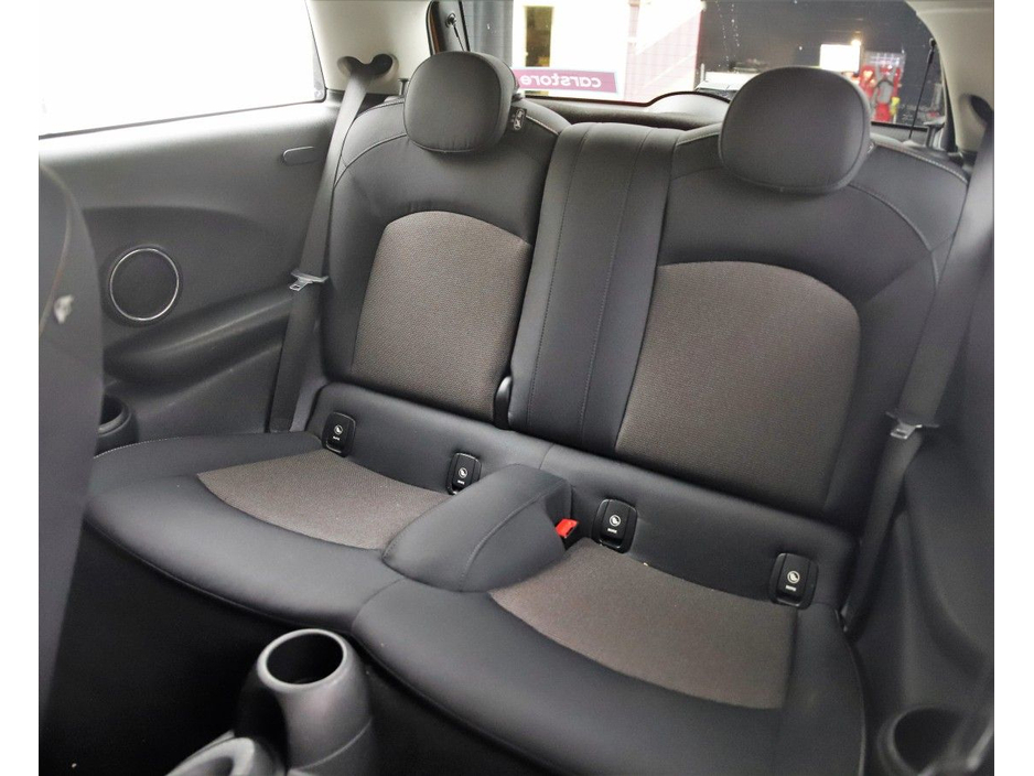 2015 MINI Hatch - image 16