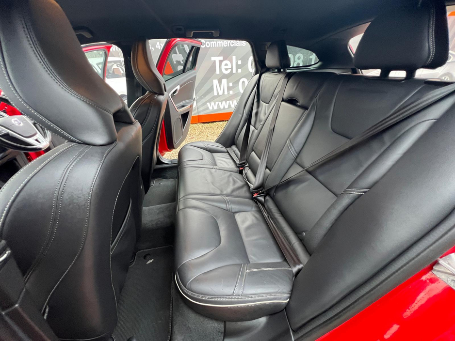 2015 Volvo V60 - image 14