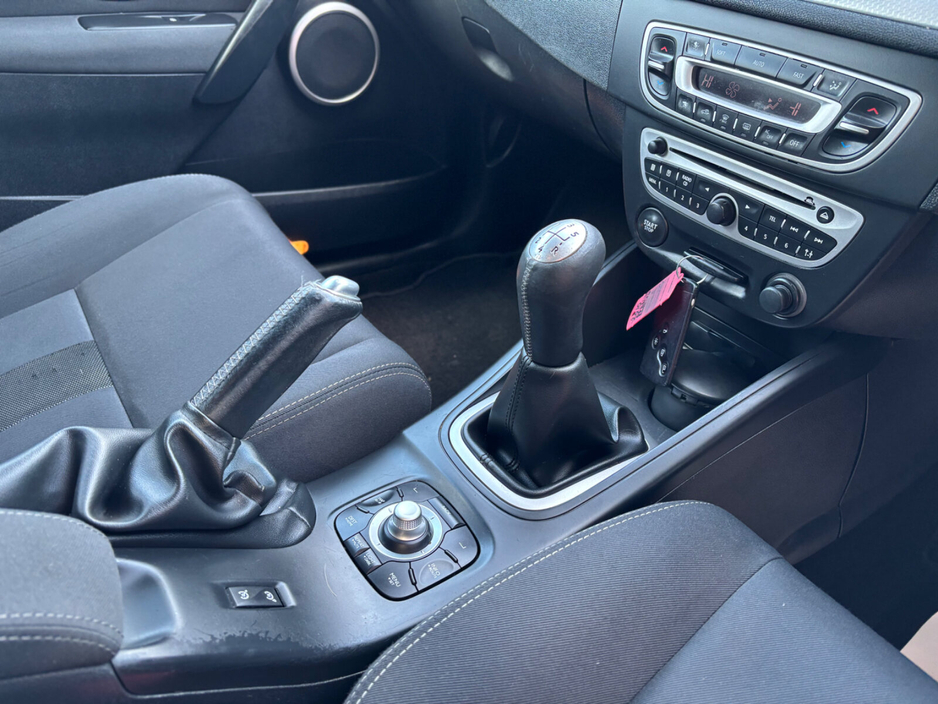 2010 Renault Megane - image 7