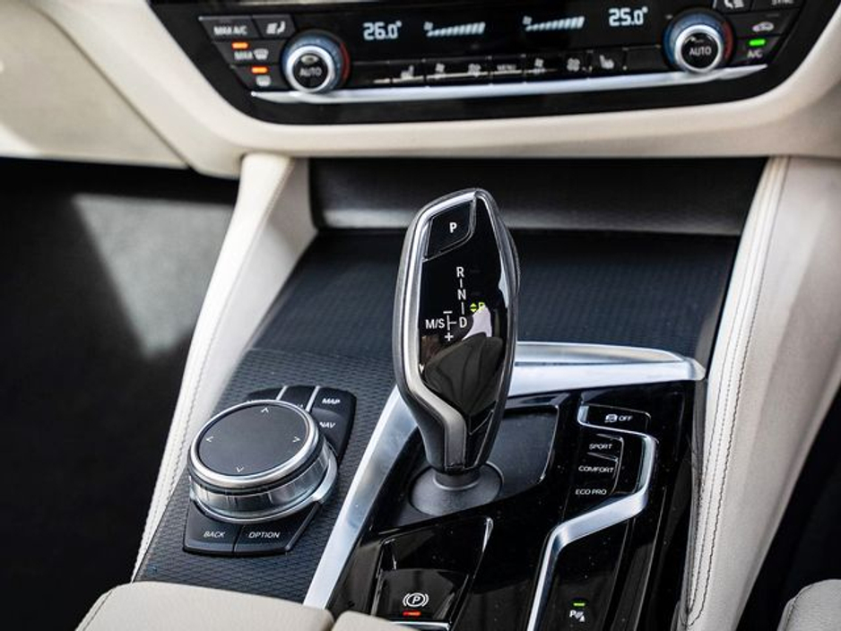 2023 BMW 5 Series - image 7